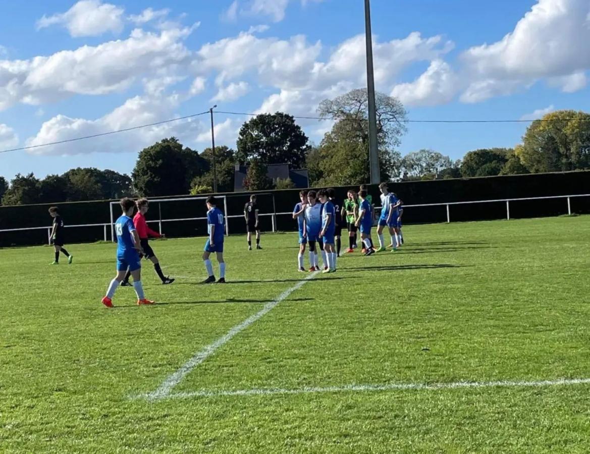 Samedi 8 octobre (matin) :
👉U13
✅️ Ent US ERQUY/HDB HENANSAL 3 - 0 GJ BROONS
❌️ Ent US ERQUY/HDB HENANSAL 0 - 1 US HUNAUDAYE

Samedi 8 octobre (après-midi) :
👉 U15 :
⏸️ Ent US ERQUY/HDB HENANSAL 2 - 2 FC PLANCOET ARG

👉 U17 :
❌️ GJ PAYS DE MATIGNON 4 - 1 Ent US ERQUY/HDB HENANSAL