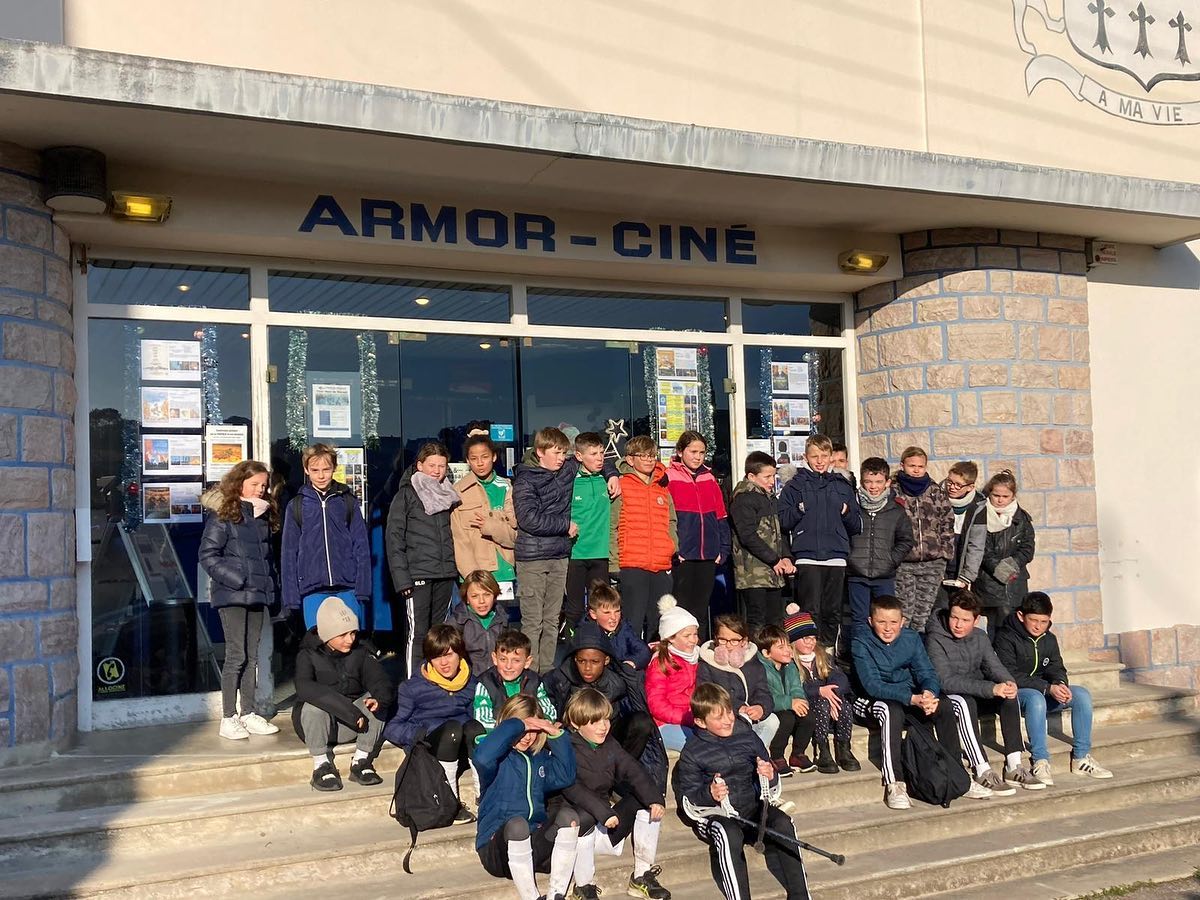 Rendez-vous samedi 17 décembre, avec au programme :

    10h00 > Entraînement ou match (au Stade Capitaine Erhel à Erquy)
    12h00 > Verre de l'amitié offert par les clubs (au Foyer du Stade Capitaine Erhel à Erquy)
    12h30 > Casse-croûte (fourni par les familles)
    14h00 > Film "Le nouveau Jouet" (au Cinéma d'Erquy)
    16h00 > Goûter (au Foyer du Stade Capitaine Erhel à Erquy)
