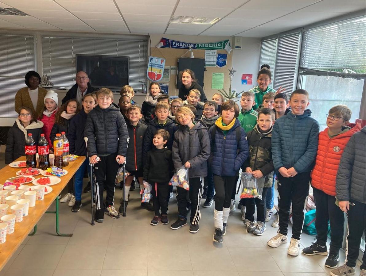 Rendez-vous samedi 17 décembre, avec au programme :

    10h00 > Entraînement ou match (au Stade Capitaine Erhel à Erquy)
    12h00 > Verre de l'amitié offert par les clubs (au Foyer du Stade Capitaine Erhel à Erquy)
    12h30 > Casse-croûte (fourni par les familles)
    14h00 > Film "Le nouveau Jouet" (au Cinéma d'Erquy)
    16h00 > Goûter (au Foyer du Stade Capitaine Erhel à Erquy)