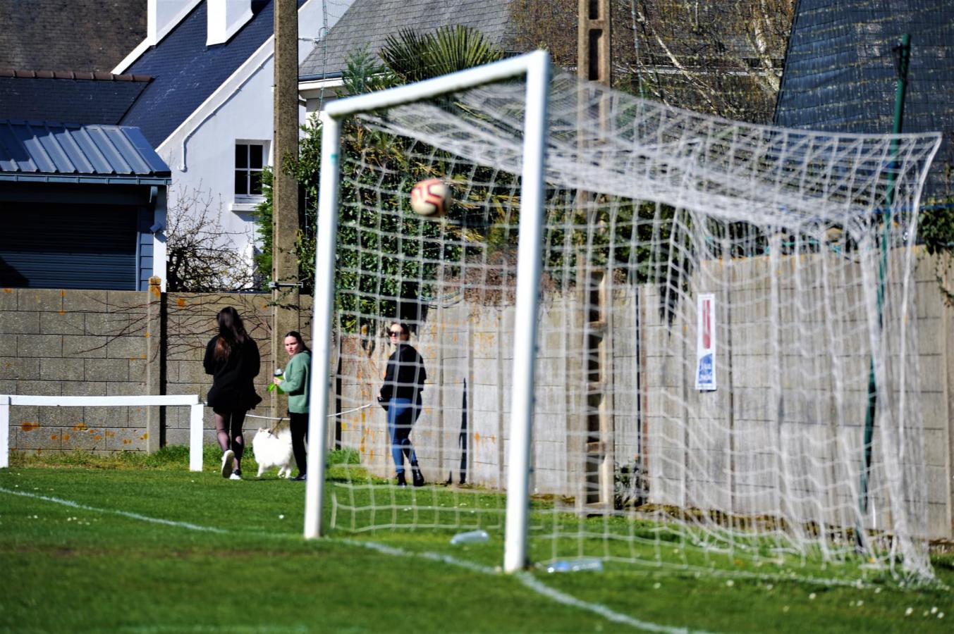 R3 Poule D - 16ème journée :
✅️ US Erquy 4 - 1 FC Plérin B
👉⚽Clément GARRET + ⚽ (x2) Arthur GUIARD + ⚽Arnaud GRICOURT