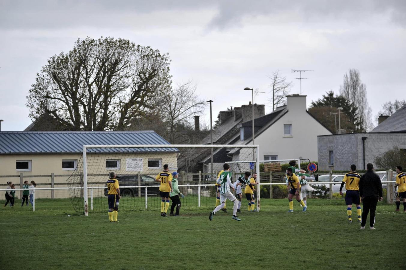 D4 Élite Poule G - 5ème journée :
✅️ US Erquy C 2 - 0 FCCP Saint Alban
👉⚽ Dimitri CATHERINE + ⚽Jules TRANVOUEZ