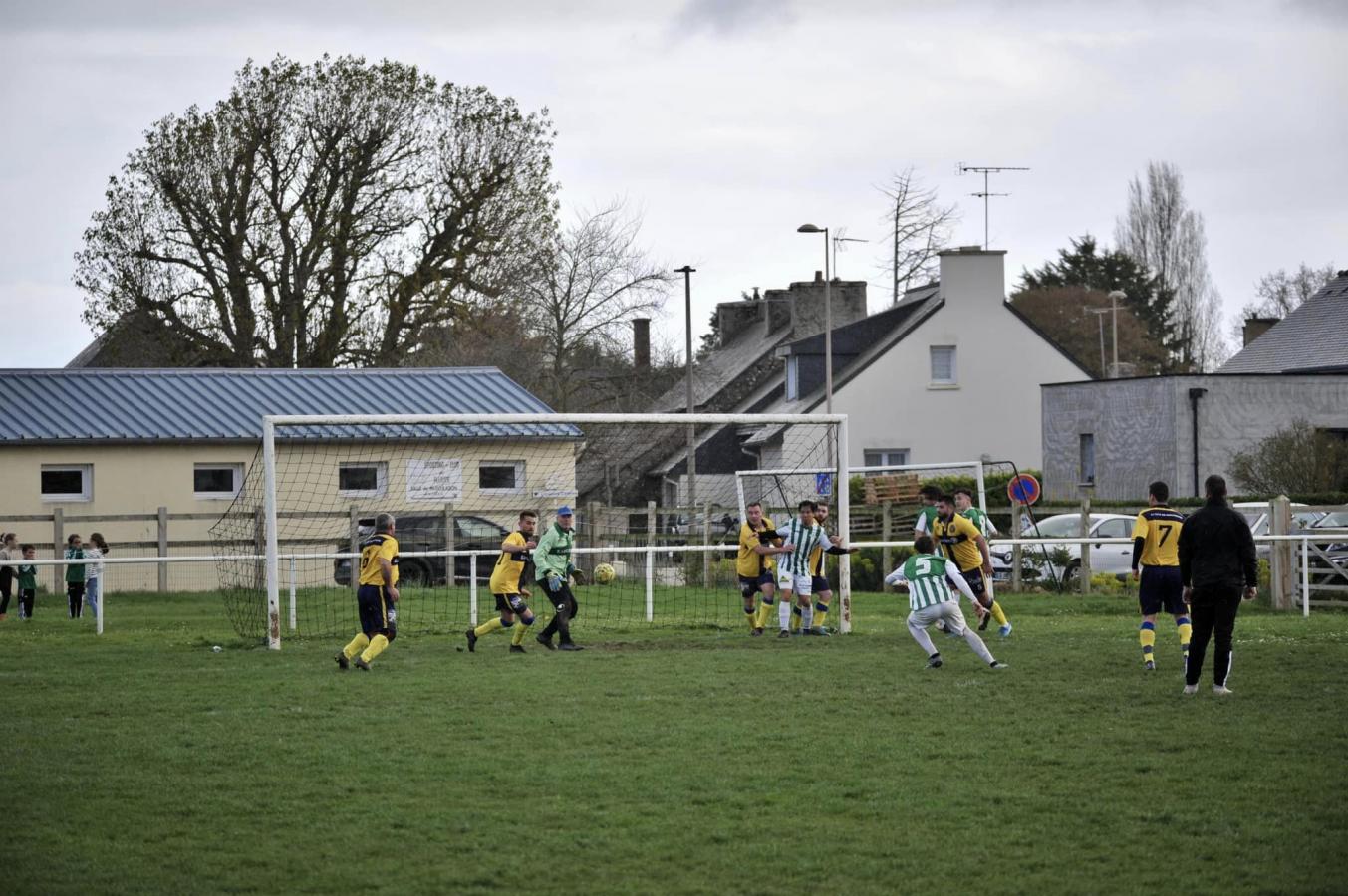 D4 Élite Poule G - 5ème journée :
✅️ US Erquy C 2 - 0 FCCP Saint Alban
👉⚽ Dimitri CATHERINE + ⚽Jules TRANVOUEZ