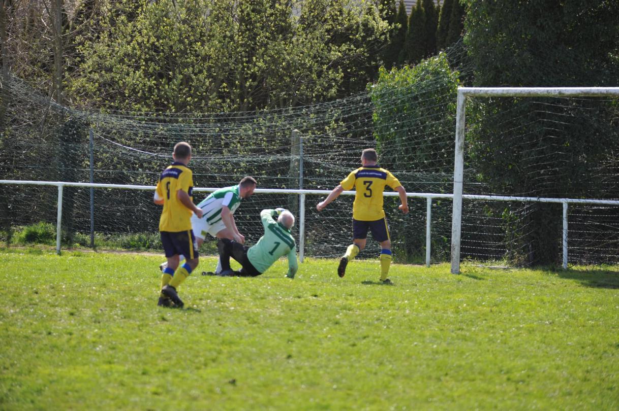 D4 Élite Poule G - 5ème journée :
✅️ US Erquy C 2 - 0 FCCP Saint Alban
👉⚽ Dimitri CATHERINE + ⚽Jules TRANVOUEZ