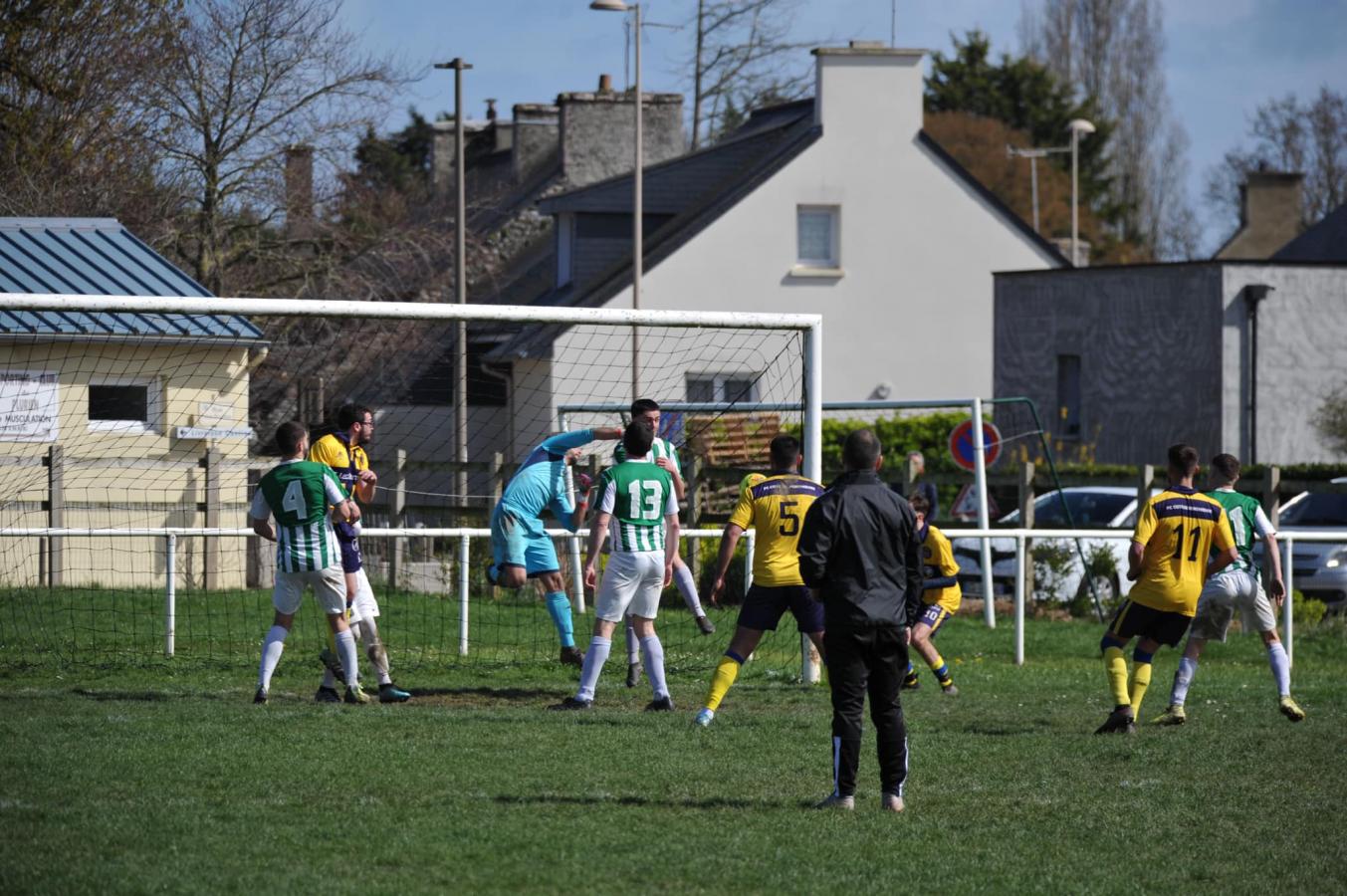 D4 Élite Poule G - 5ème journée :
✅️ US Erquy C 2 - 0 FCCP Saint Alban
👉⚽ Dimitri CATHERINE + ⚽Jules TRANVOUEZ