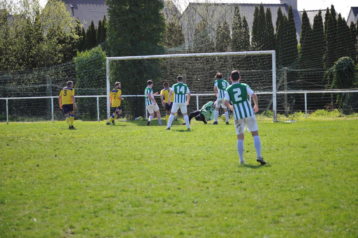 D4 Élite Poule G - 5ème journée :
✅️ US Erquy C 2 - 0 FCCP Saint Alban
👉⚽ Dimitri CATHERINE + ⚽Jules TRANVOUEZ