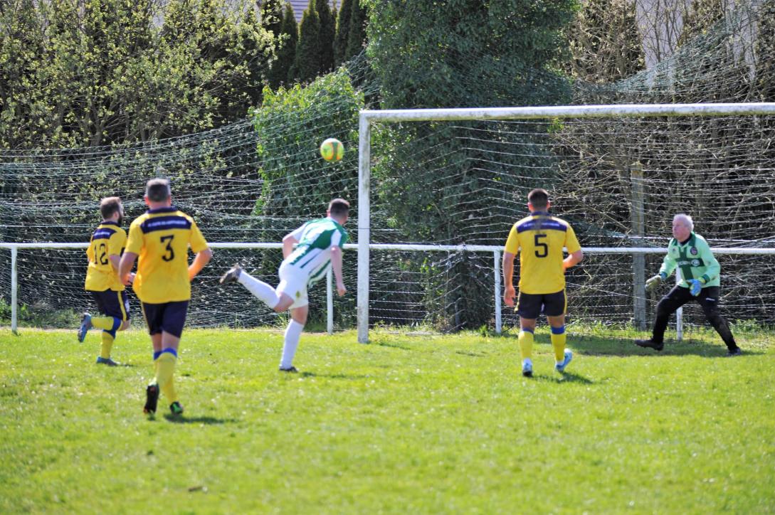 D4 Élite Poule G - 5ème journée :
✅️ US Erquy C 2 - 0 FCCP Saint Alban
👉⚽ Dimitri CATHERINE + ⚽Jules TRANVOUEZ